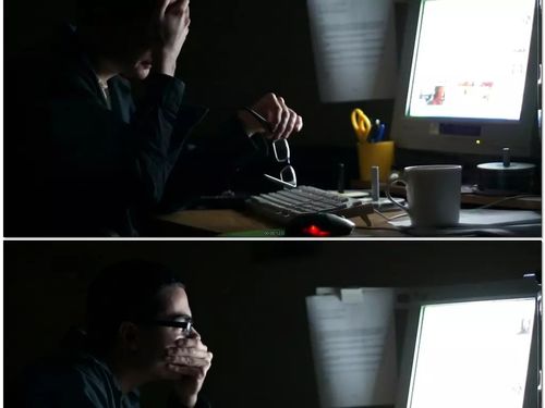 认真工作的背影